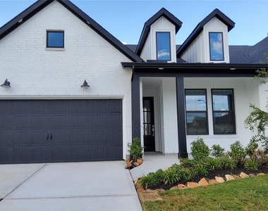 2106 Grapewood Lane - Photo Thumbnail 1