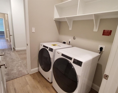2106 Grapewood Lane - Photo Thumbnail 20