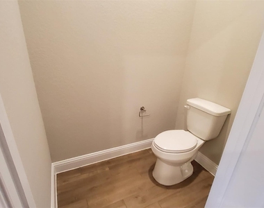 2106 Grapewood Lane - Photo Thumbnail 24