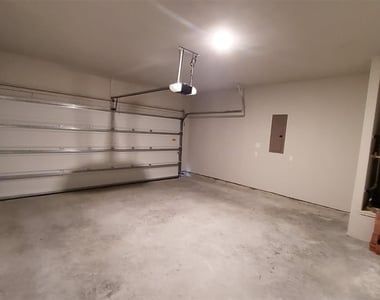 2106 Grapewood Lane - Photo Thumbnail 38