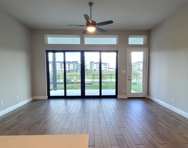 2106 Grapewood Lane - Photo Thumbnail 16