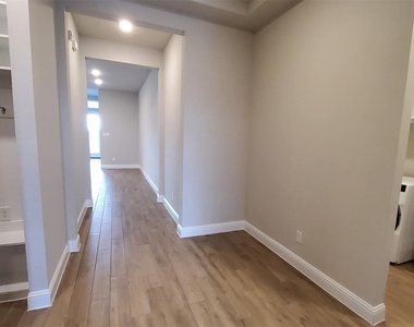 2106 Grapewood Lane - Photo Thumbnail 5