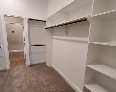 2106 Grapewood Lane - Photo Thumbnail 23