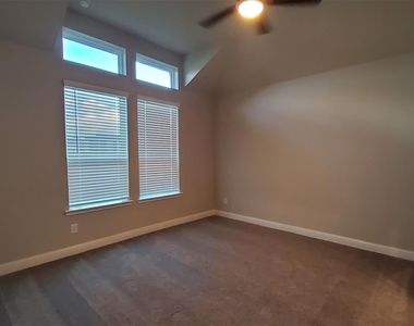 2106 Grapewood Lane - Photo Thumbnail 34