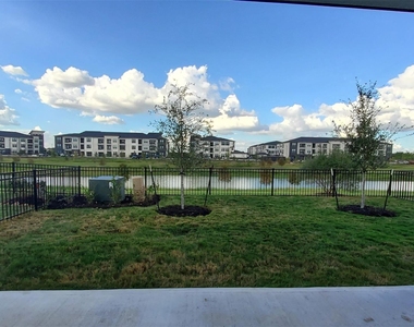 2106 Grapewood Lane - Photo Thumbnail 39
