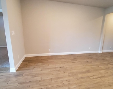 2106 Grapewood Lane - Photo Thumbnail 15
