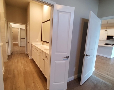 2106 Grapewood Lane - Photo Thumbnail 30