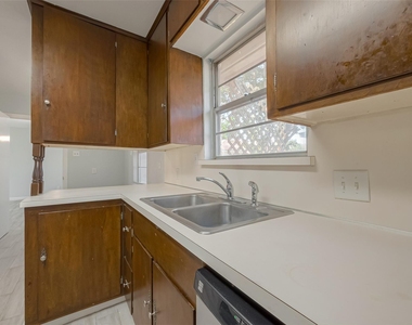 3426 Bradford Street - Photo Thumbnail 24