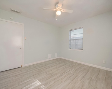 3426 Bradford Street - Photo Thumbnail 31