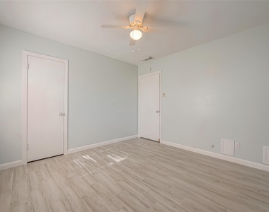 3426 Bradford Street - Photo Thumbnail 32