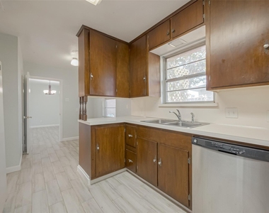 3426 Bradford Street - Photo Thumbnail 23
