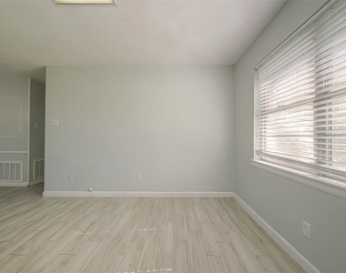 3426 Bradford Street - Photo Thumbnail 4