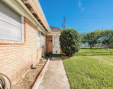 3426 Bradford Street - Photo Thumbnail 2