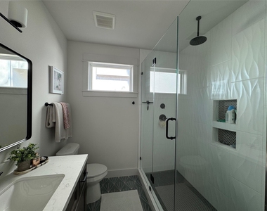 1033 Adele Street - Photo Thumbnail 9