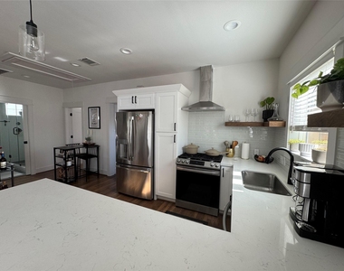 1033 Adele Street - Photo Thumbnail 6