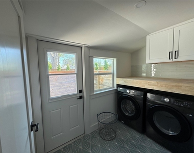 1033 Adele Street - Photo Thumbnail 14