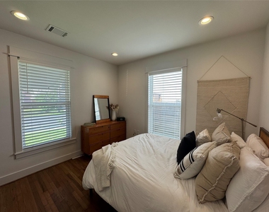 1033 Adele Street - Photo Thumbnail 10