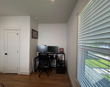 1033 Adele Street - Photo Thumbnail 12