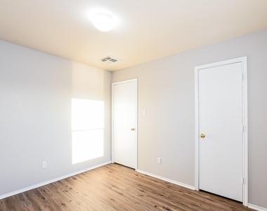 7727 Painted Desert Drive - Photo Thumbnail 10