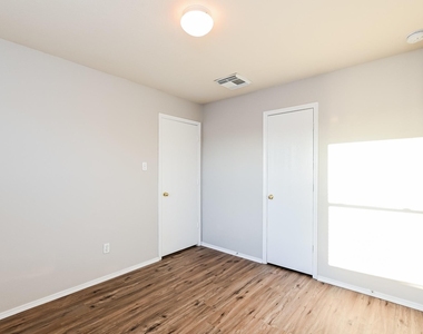 7727 Painted Desert Drive - Photo Thumbnail 12