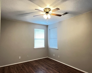 2910 Blue Dawn Drive - Photo Thumbnail 18