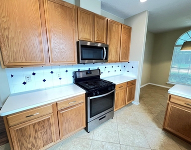 2910 Blue Dawn Drive - Photo Thumbnail 5
