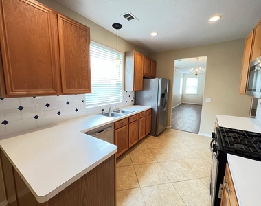 2910 Blue Dawn Drive - Photo Thumbnail 7