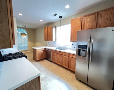 2910 Blue Dawn Drive - Photo Thumbnail 4