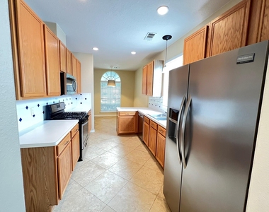 2910 Blue Dawn Drive - Photo Thumbnail 3