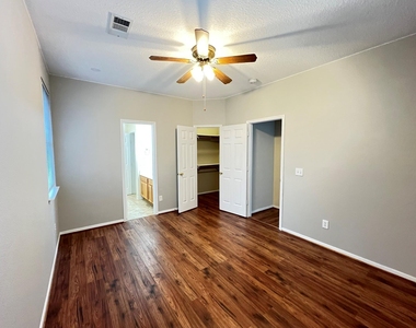 2910 Blue Dawn Drive - Photo Thumbnail 17