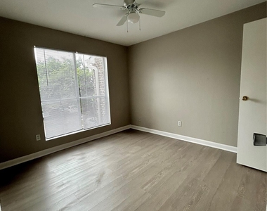 3900 Woodchase Drive - Photo Thumbnail 9