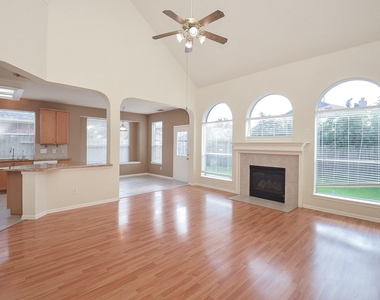 2715 Sunnycreek Lane - Photo Thumbnail 4
