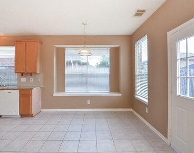 2715 Sunnycreek Lane - Photo Thumbnail 5