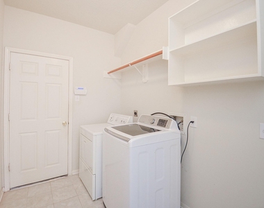 2715 Sunnycreek Lane - Photo Thumbnail 18