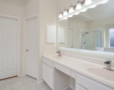 2715 Sunnycreek Lane - Photo Thumbnail 9