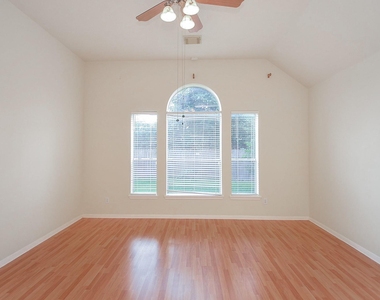 2715 Sunnycreek Lane - Photo Thumbnail 7