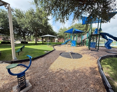 2715 Sunnycreek Lane - Photo Thumbnail 24