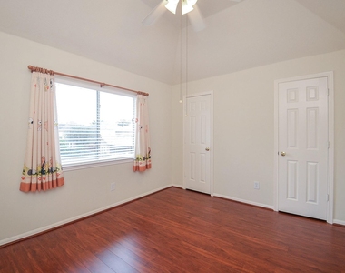 2715 Sunnycreek Lane - Photo Thumbnail 14