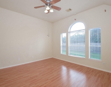 2715 Sunnycreek Lane - Photo Thumbnail 8