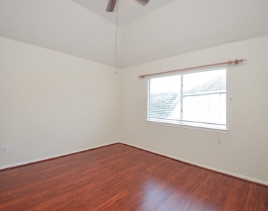 2715 Sunnycreek Lane - Photo Thumbnail 13