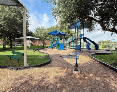 2715 Sunnycreek Lane - Photo Thumbnail 26