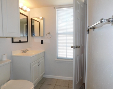 11710 Southlake Drive - Photo Thumbnail 5