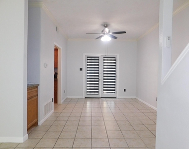11710 Southlake Drive - Photo Thumbnail 3
