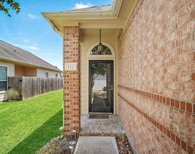 912 Sweet Pine Drive - Photo Thumbnail 2