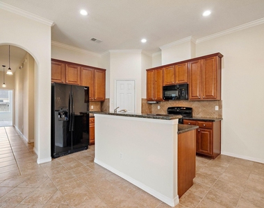 912 Sweet Pine Drive - Photo Thumbnail 6