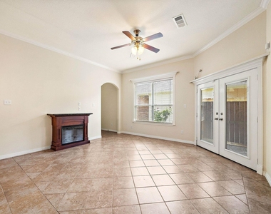 912 Sweet Pine Drive - Photo Thumbnail 4