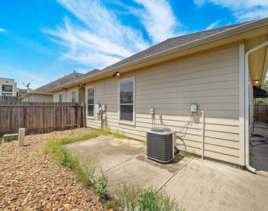 912 Sweet Pine Drive - Photo Thumbnail 17