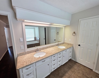 16806 Sandypine Circle - Photo Thumbnail 10