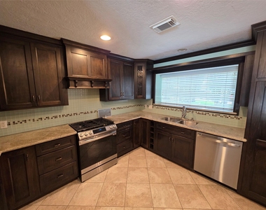 16806 Sandypine Circle - Photo Thumbnail 17