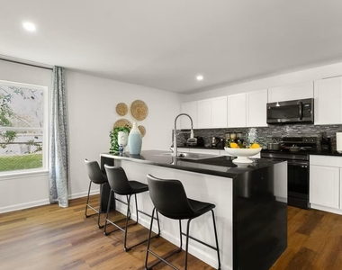 3516 Southmore Boulevard - Photo Thumbnail 2